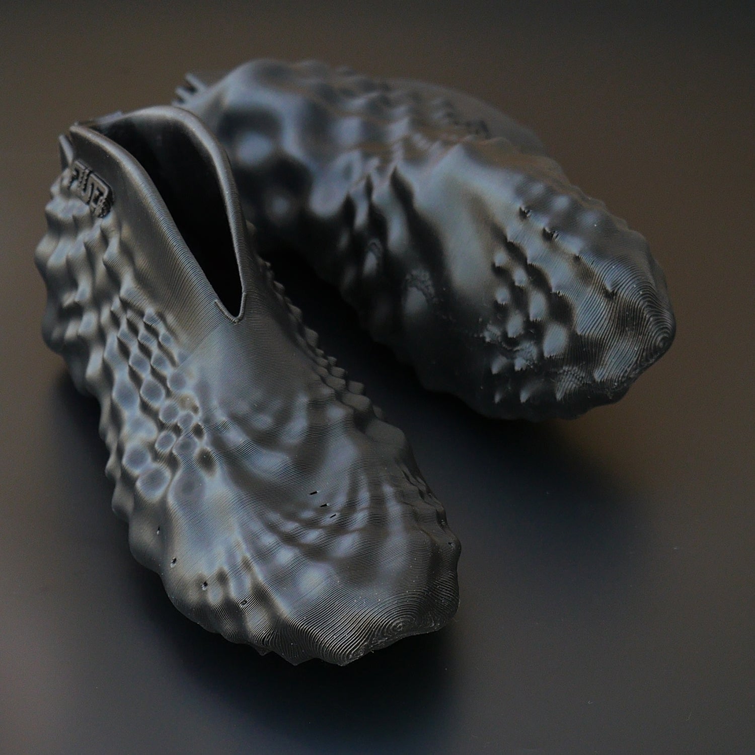 3D-printed shoes scrunch up to fit into pockets